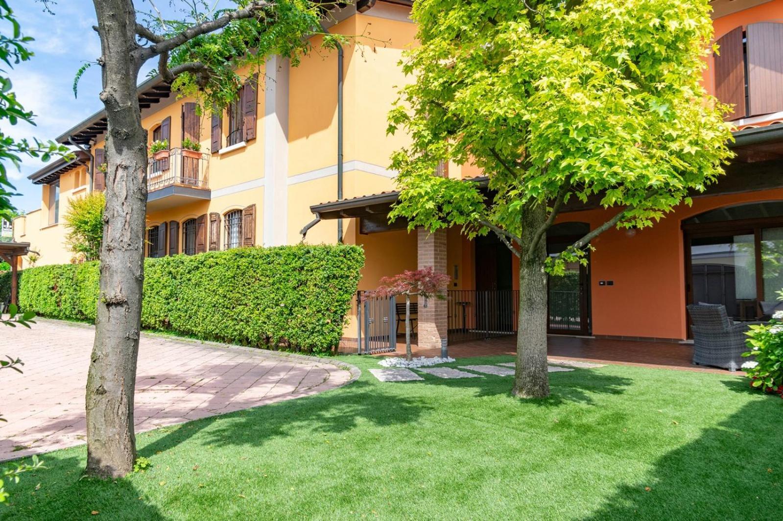 卡斯蒂廖内德莱斯蒂维耶雷 La Vecchia Tramvia酒店 外观 照片